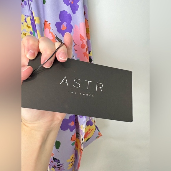 NWT ASTR The Label Gaia Floral Midi Dress Periwinkle - Picture 8 of 11